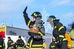 Пожарно-спасательный флешмоб состоялся на территории ВДНХ под эгидой МЧС России 